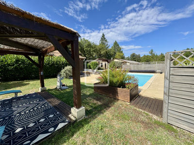 Maison - 230 m² - 12 pièces