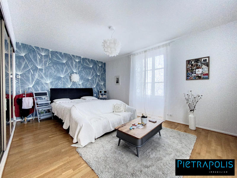 Maison - 270 m² - 8 pièces