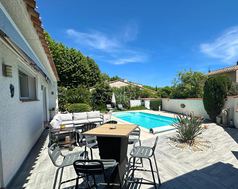 Maison - 250 m² - 6 pièces