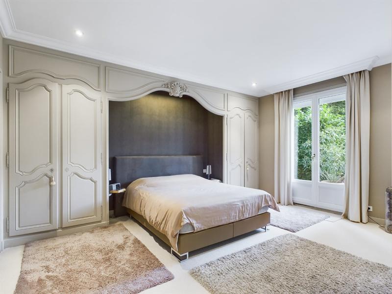 Maison - 280 m² - 9 pièces