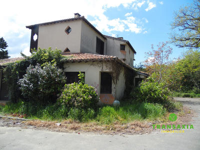 Maison contemporaine - 665 m² - 25 pièces