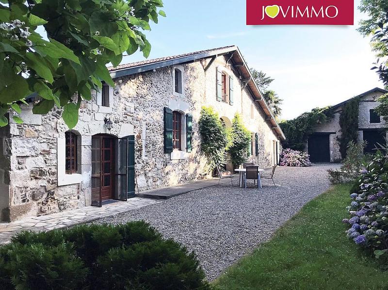 Maison - 317 m² - 8 pièces