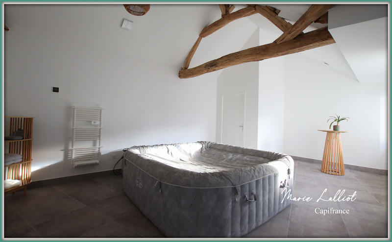 Maison - 360 m² - 10 pièces