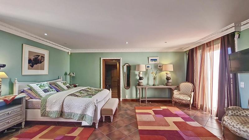 Propriété - 420 m² - 9 pièces