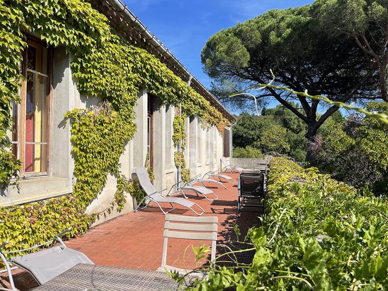 Demeure - 900 m² - 14 pièces