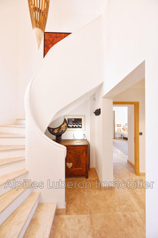 Propriété - 250 m² - 6 pièces