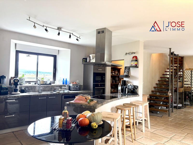 Maison - 228 m² - 7 pièces