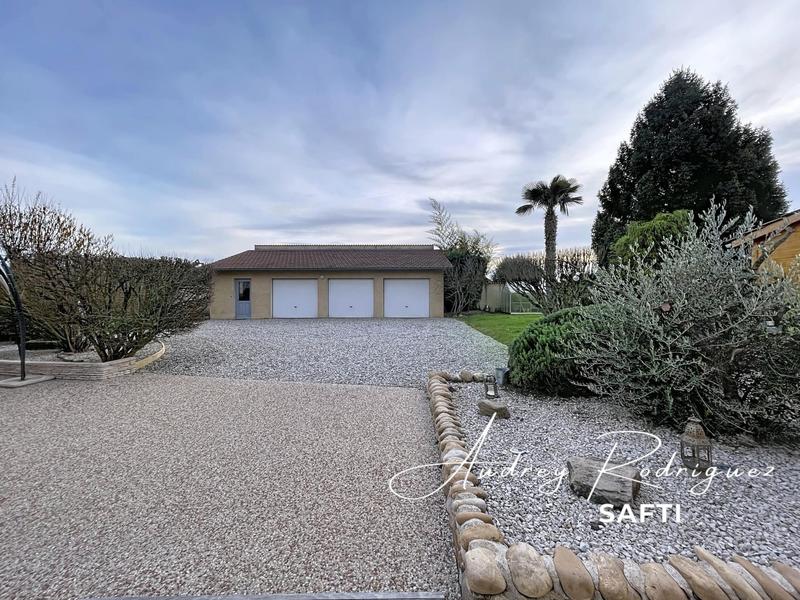 Maison - 310 m² - 11 pièces