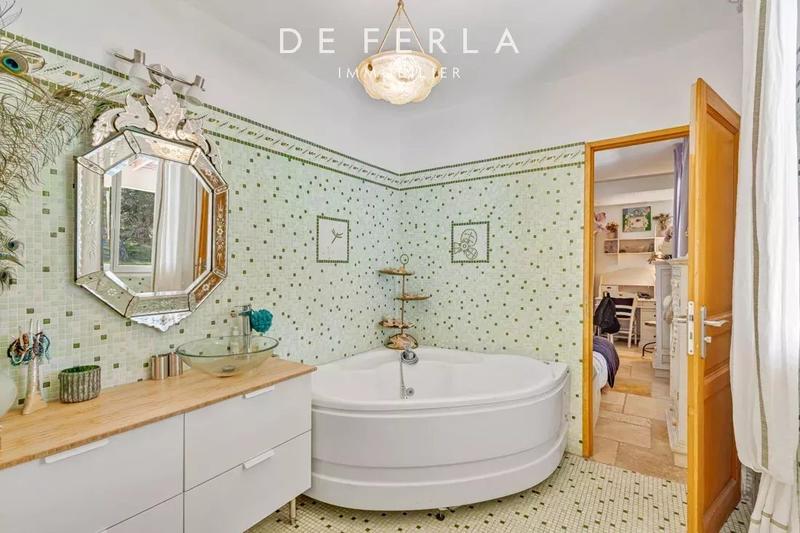 Villa - 250 m² - 9 pièces