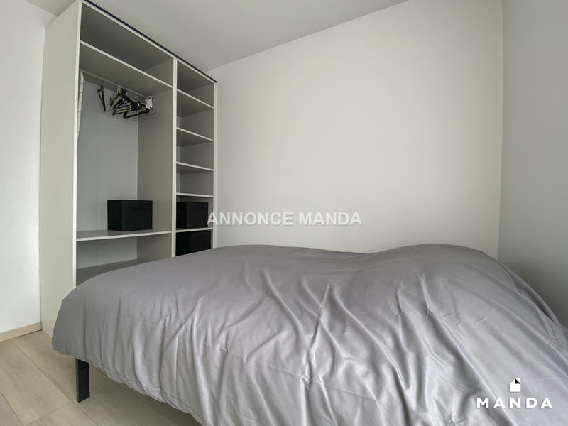 Chambre - 11 m² - 4 pièces
