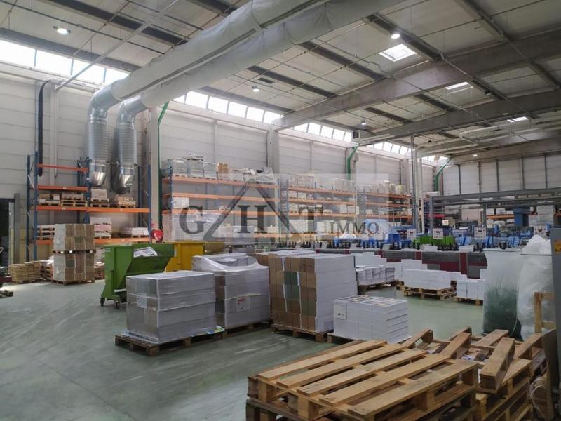 Entrepôt - 3 500 m²