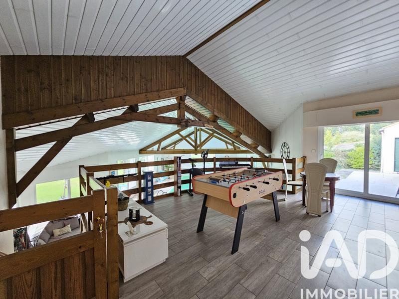 Maison - 312 m² - 9 pièces