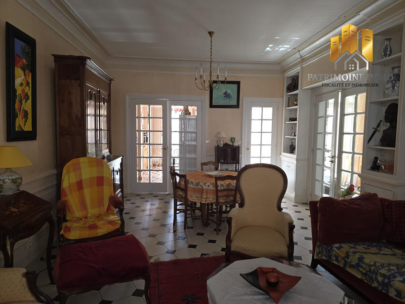 Maison - 300 m² - 10 pièces