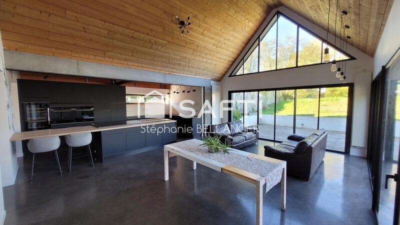 Maison - 232 m² - 8 pièces