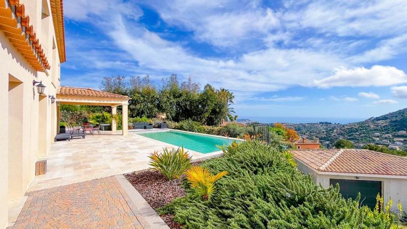 Maison - 160 m² - 5 pièces