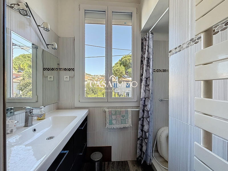 Maison - 185 m² - 8 pièces