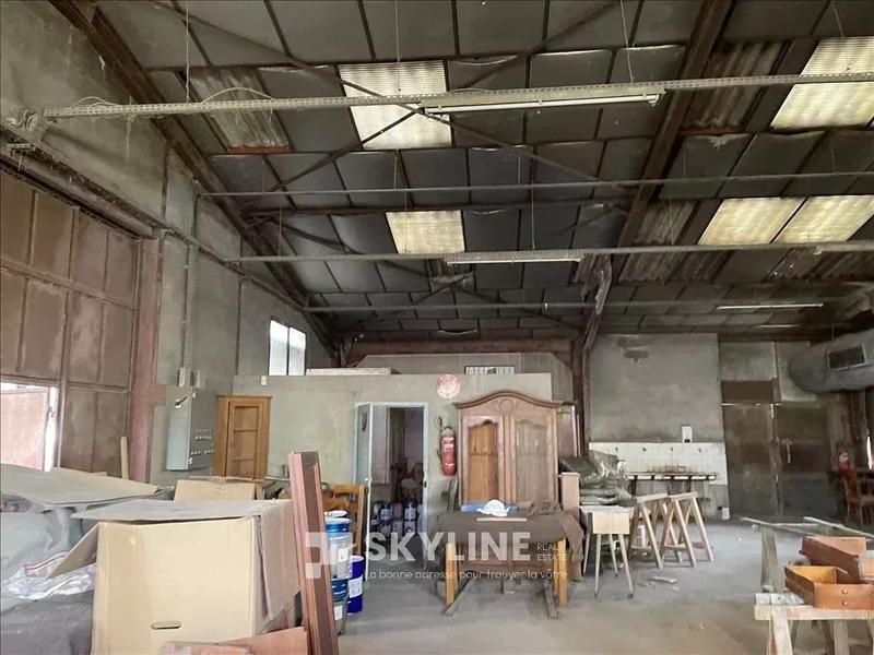 Entrepôt - 767 m²