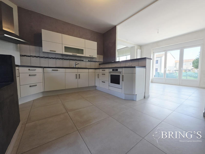 Maison - 221 m² - 8 pièces