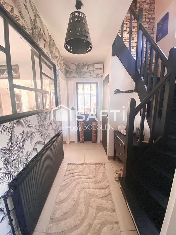 Maison - 99 m² - 8 pièces