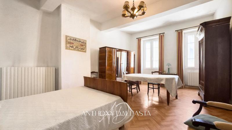 Maison - 207 m² - 6 pièces