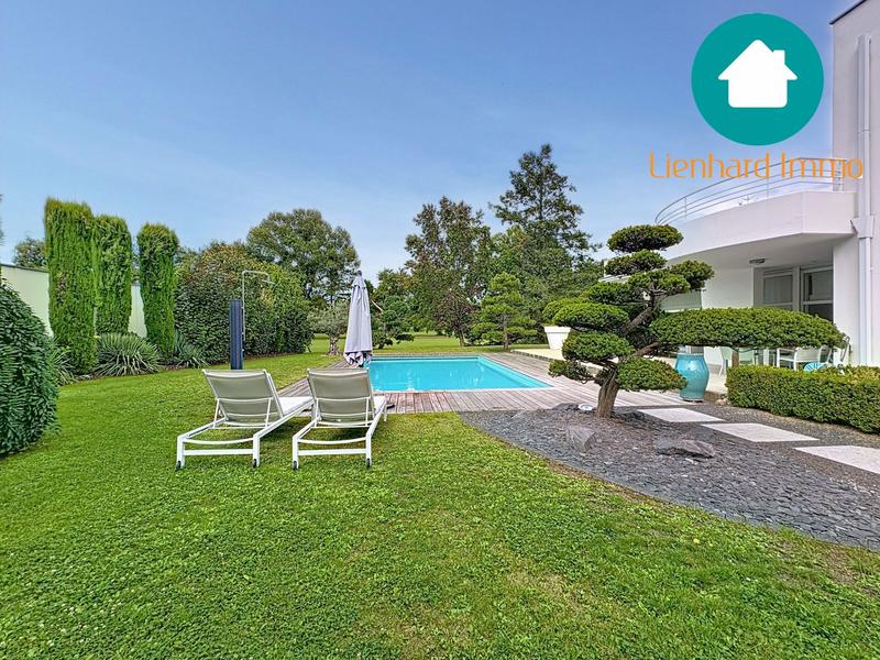 Villa - 300 m² - 7 pièces