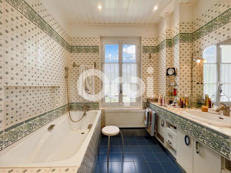 Maison - 203 m² - 7 pièces