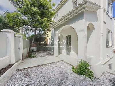 Maison de ville - 136 m² - 7 pièces