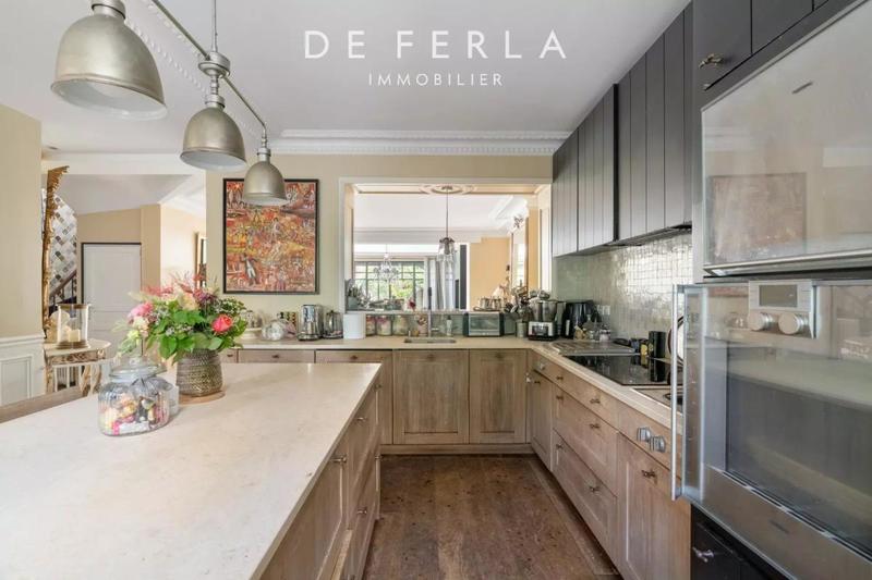 Villa - 370 m² - 12 pièces