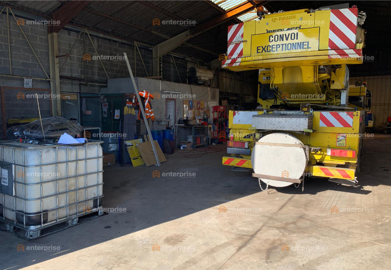 Entrepôt - 1 150 m²