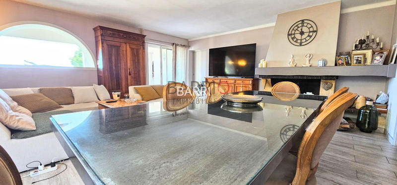 Villa - 254 m² - 10 pièces