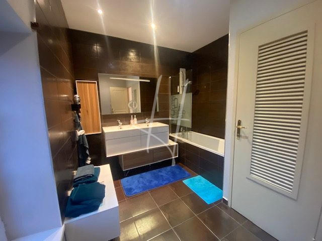 Appartement - 65 m² - 2 pièces