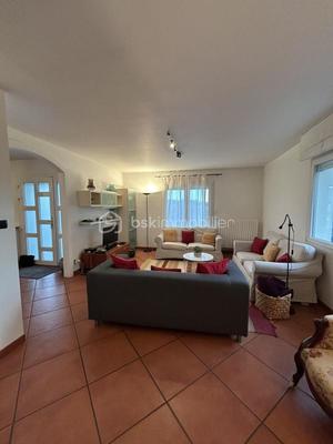 Maison traditionnelle - 165 m² - 7 pièces