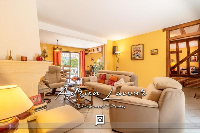 Maison - 242 m² - 10 pièces