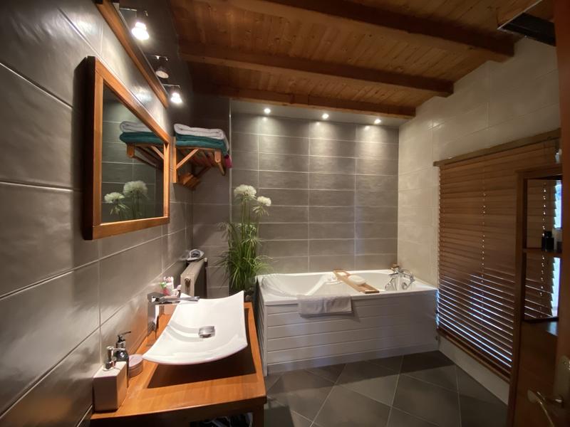 Propriété - 612 m² - 12 pièces