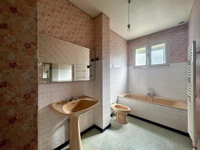 Maison - 181 m² - 9 pièces