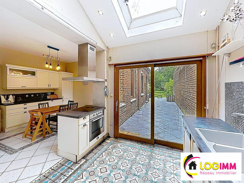 Maison - 170 m² - 9 pièces