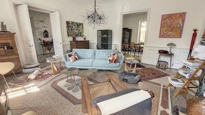 Maison - 347 m² - 11 pièces