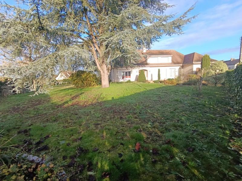 Maison - 261 m² - 11 pièces