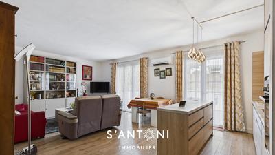 Appartement - 93 m² - 4 pièces