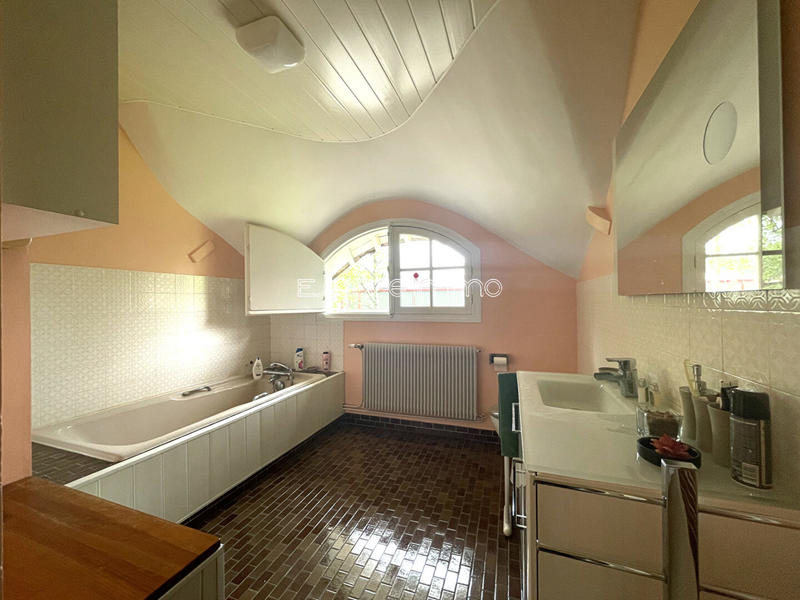 Maison - 197 m² - 7 pièces