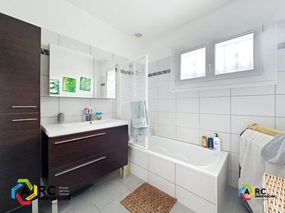 Maison traditionnelle - 85 m² - 4 pièces