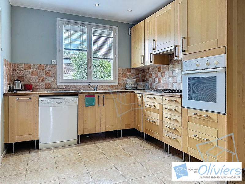 Maison - 181 m² - 8 pièces