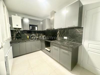 Maison - 90 m² - 4 pièces