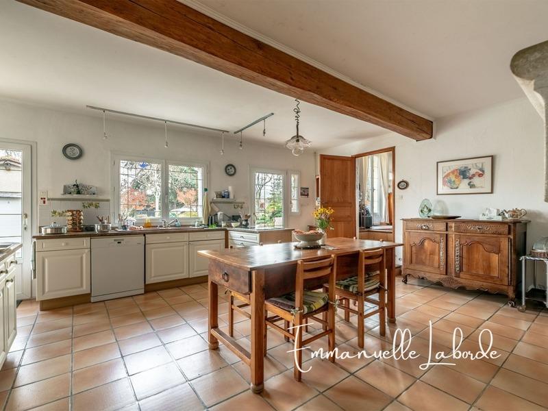 Propriété - 315 m² - 9 pièces