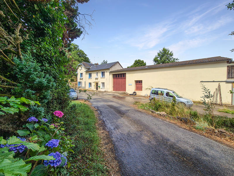 Maison - 260 m² - 11 pièces