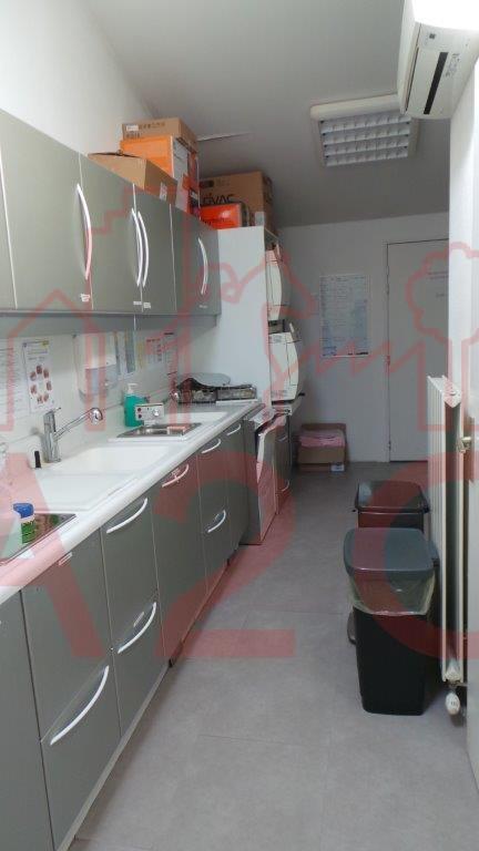 Local d'activité / Entrepôt - 244 m²