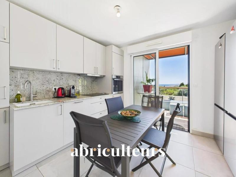 Appartement - 80 m² - 3 pièces