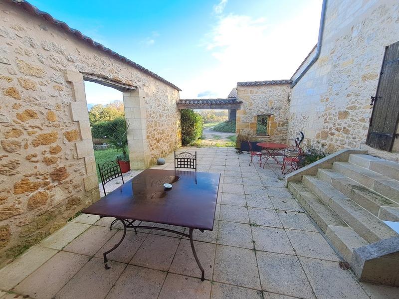 Maison - 227 m² - 7 pièces