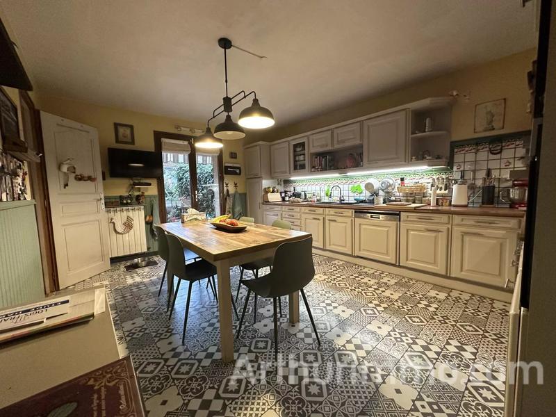 Maison - 189 m² - 8 pièces