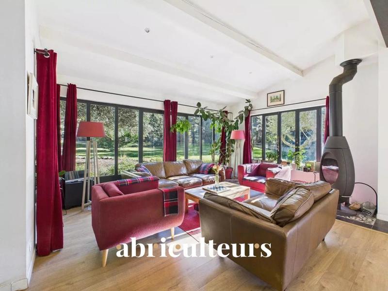 Propriété - 252 m² - 8 pièces